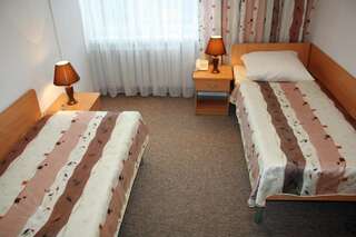 Отель Hotel Logos Сувалки Двухместный номер с 2 отдельными кроватями-2